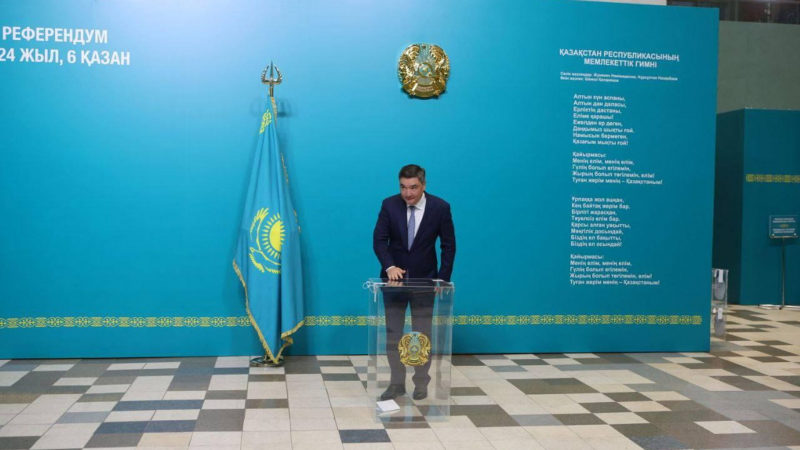 Премьер-министр Казахстана проголосовал на референдуме