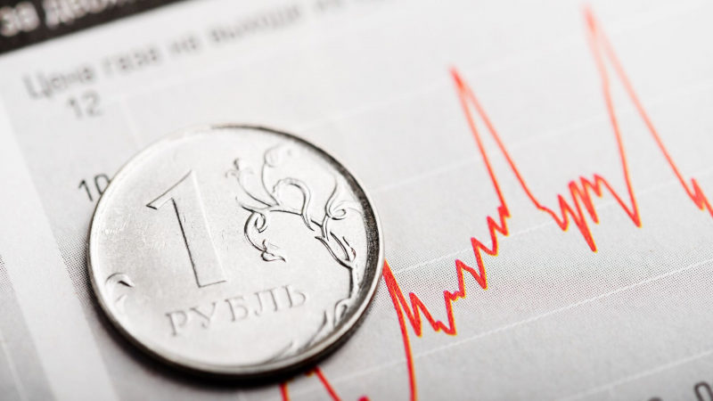 Аналитики ЦБ оценили влияние курсовой динамики на рост цен в октябре-ноябре