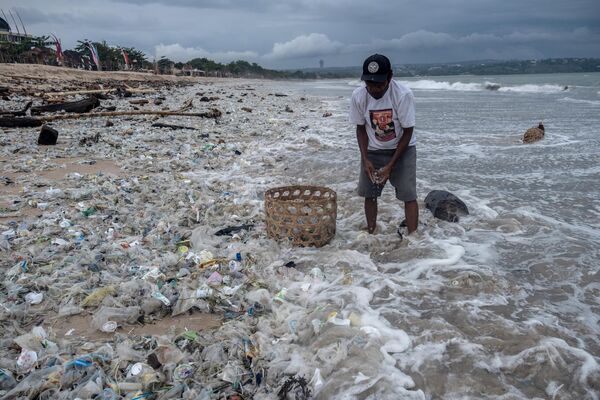 Какие страны лучше не посещать туристам в 2025 году: топ-15