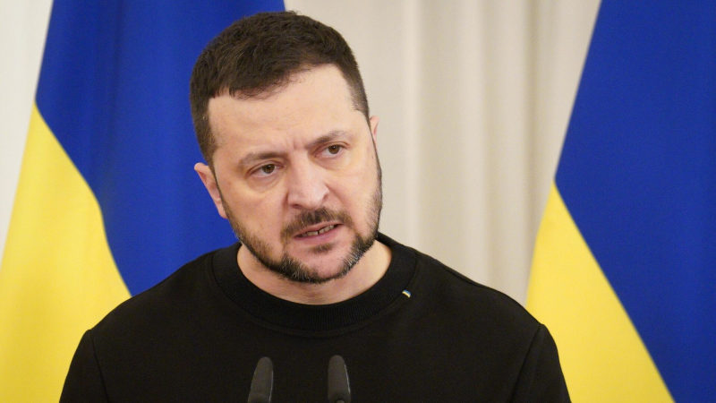 Вазы для цветов из богемского хрусталя и стекла: обзор типов и особенностей