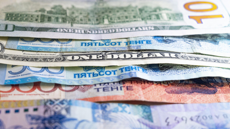 Мир и тенге – что ждет Казахстан и его валюту в будущем году