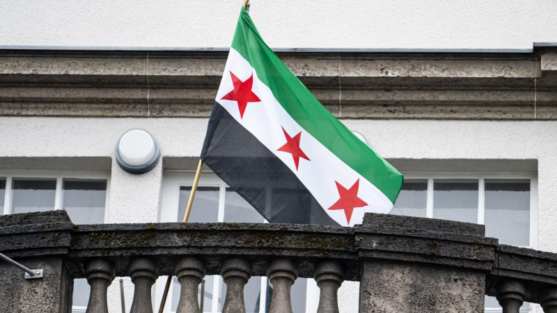 Посольство Сирии в Германии сменило флаги