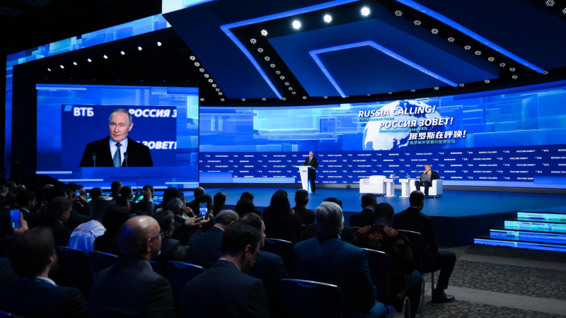 Путин рассказал о реакции России на отток иностранных инвестиций