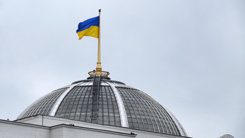 Рада отменила льготы лицам, которых лишили звания «Герой Украины»