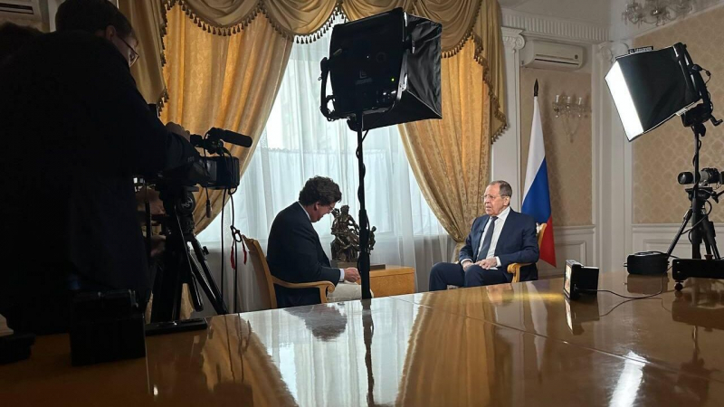 «Стыдно». На Западе неожиданно отреагировали на интервью Лаврова Карлсону