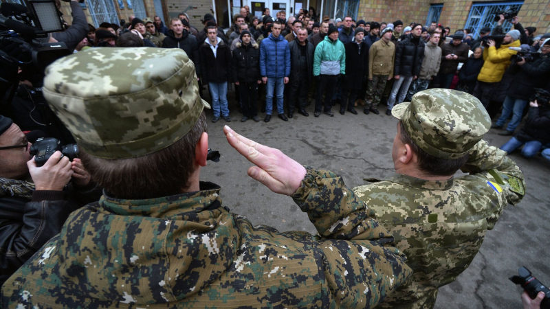 Украинские военкоматы вымогают деньги за шанс избежать смерти на фронте