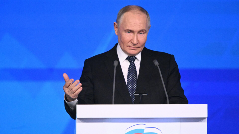 В Конституции Украины нет путей продления власти президента, заявил Путин