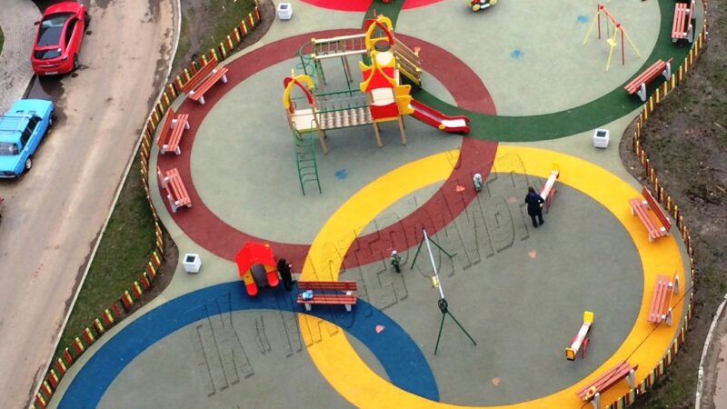 Особенности и состав цветной резиновой крошки