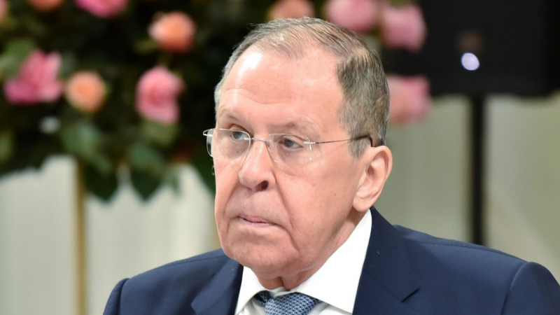 Страны БРИКС обеспокоены односторонними санкциями, заявил Лавров